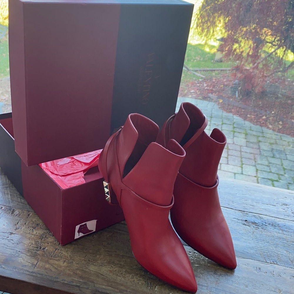 Valentino Garavani Red high heels booty